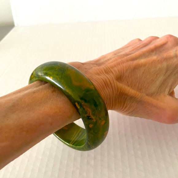 Vintage Bakelite Green Marbled Bangle Bracelet - Picture 3 of 4